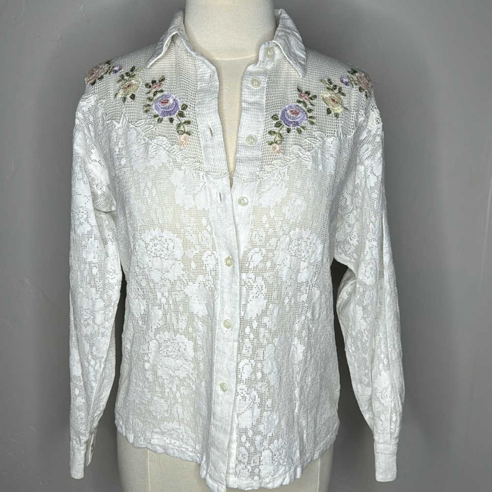 Lace Long sleeve Embroidered top Size Small